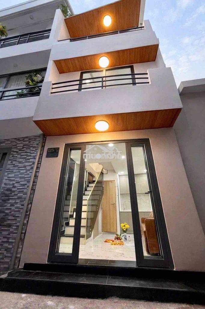 Cho thuê nhà nguyên căn mới quận 1 gần phường công an quận 1