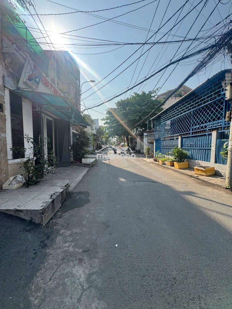 Chdv phòng thu nhập 35tr tô ký sát dh giao thông hẻm 8m giá 9.3 tỷ