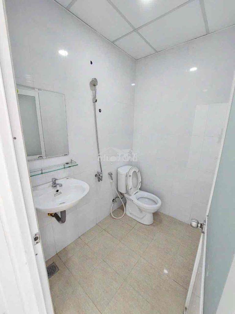 Em cho thuê cc lotus sen hồng 2pn nhà trống 6tr - Ảnh 3
