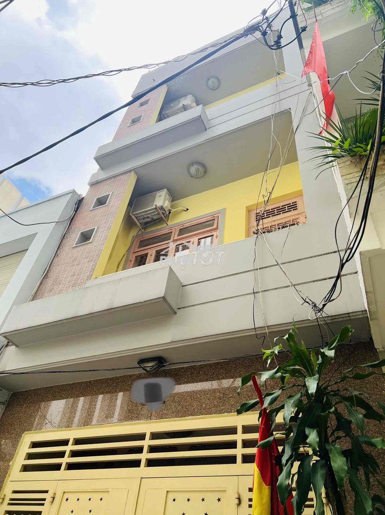 Hẽm xe hơi 8m đuờng/ đoàn thị điểm 4m x 13m gồm 3lầu sân thuợng - 3