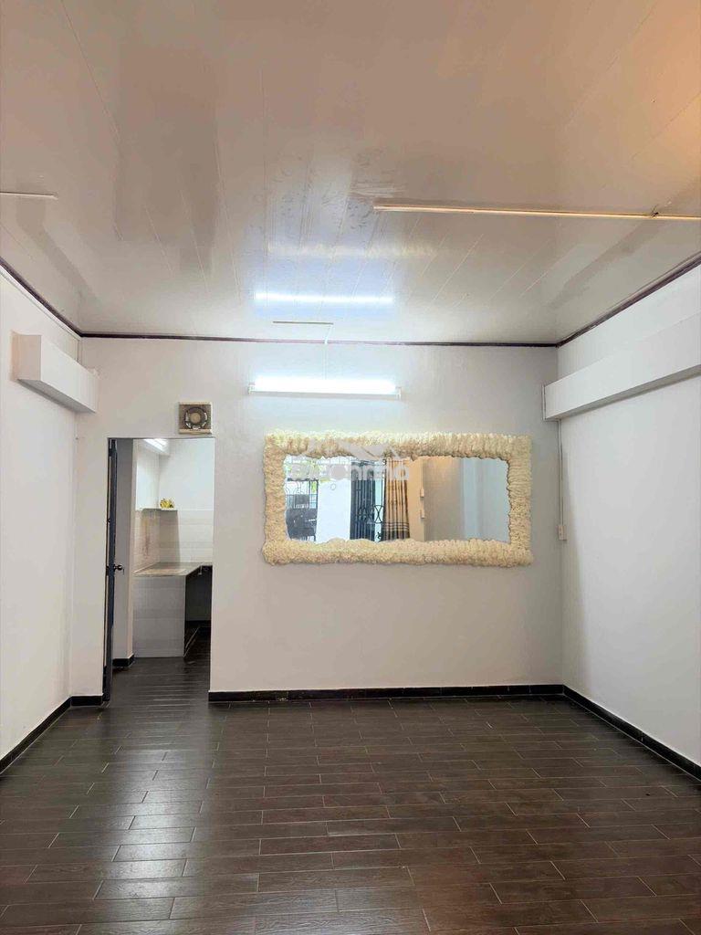 Cho thuê nhà nguyên căn. dt:4x12m 1 trệt 1 lầu.phan đăng lưu p5 pn - Ảnh 3