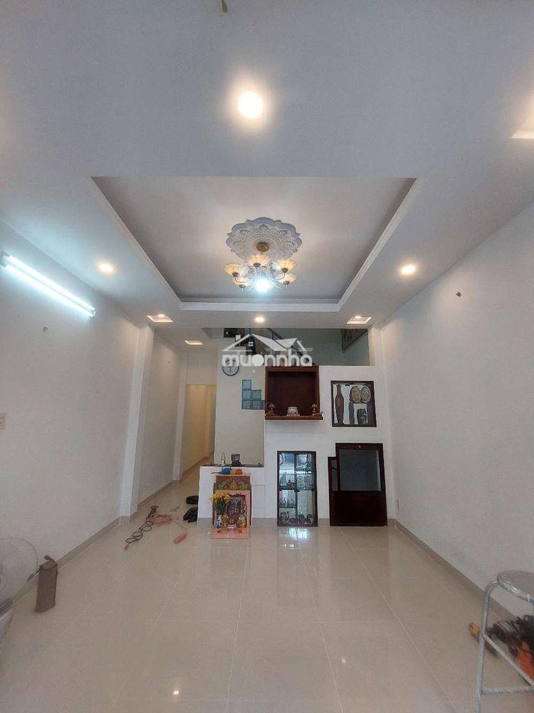 Cho thuê nhà đường phạm hùng c4 dt.4m×17m } 1 lầu 3phòng 2toilet hẽm5m