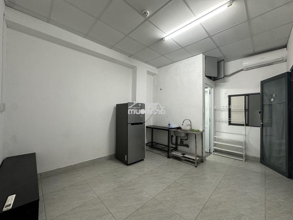 Trống sẵn studio nội thất cơ bản, ở được từ 2 - 3 người, gần đh umt - Ảnh 2