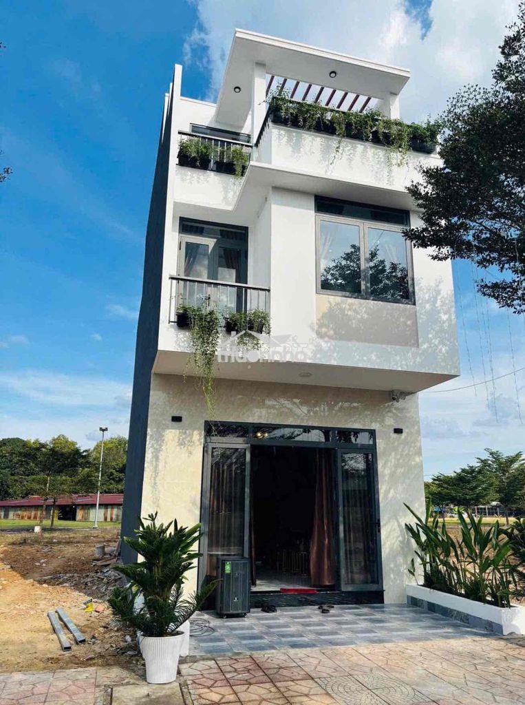 Nhà tân hiệp mới mặt tiền đường 13m