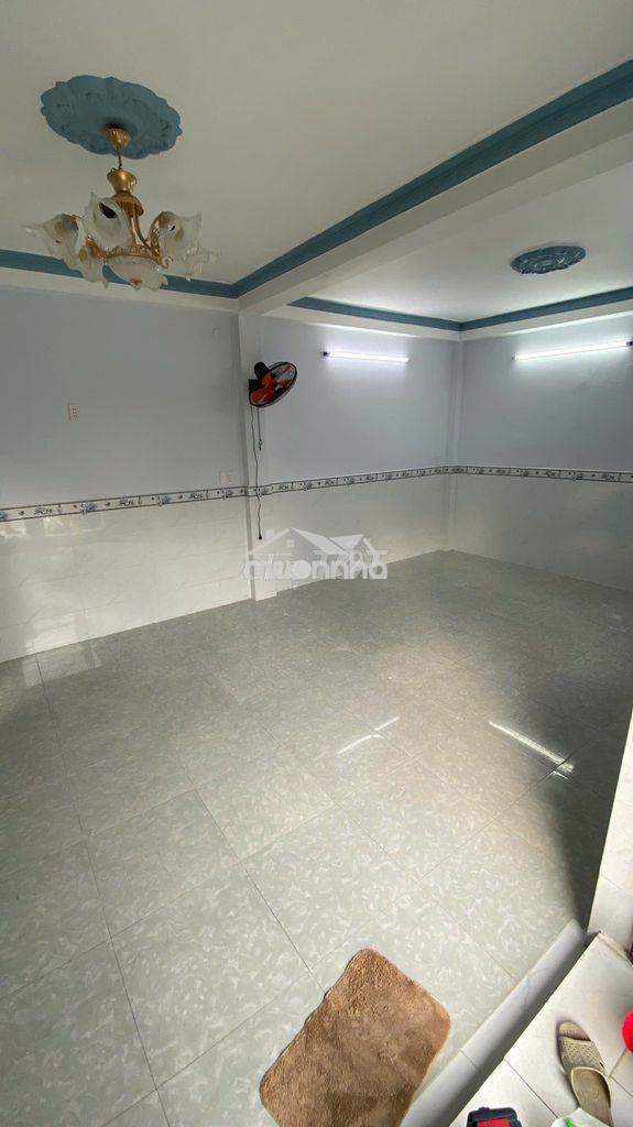 Cho thuê tầng trệt nhà nguyên căn, hẻm thông, xe 16c đậu trước nhà - 2