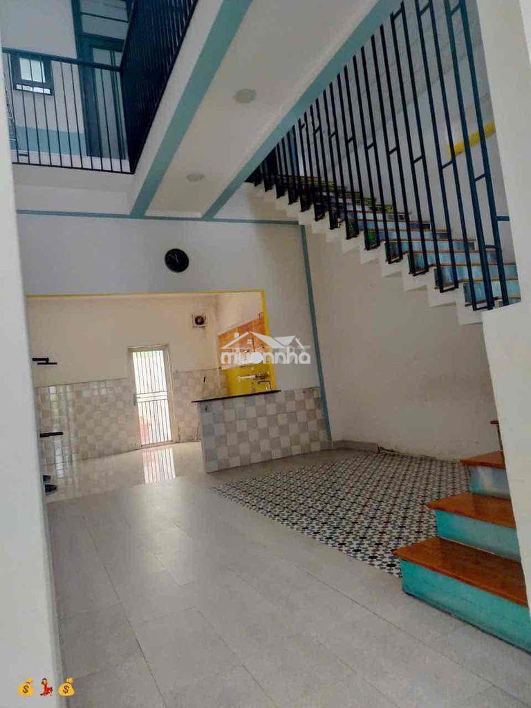 Nhà thuê kdc hoàng hải bà điểm hóc môn dt. 4.5x23m 2 lầu 3pn 3wc  giá