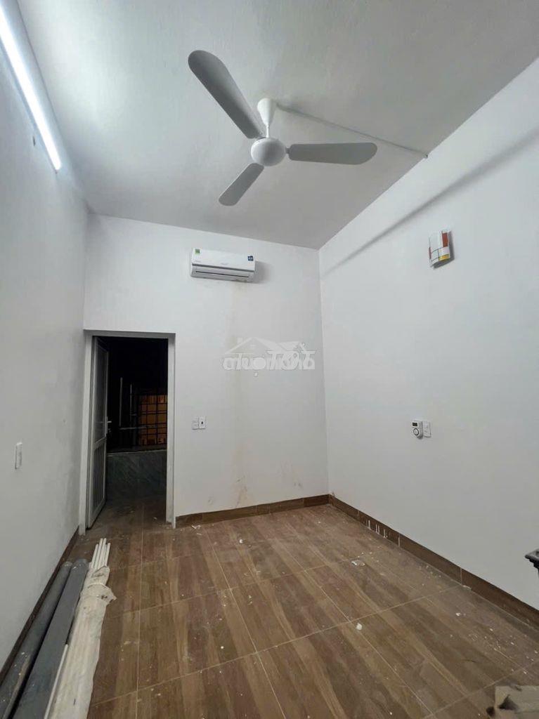Cho thuê tầng 1 + 2 nhà mặt hồ đống đa