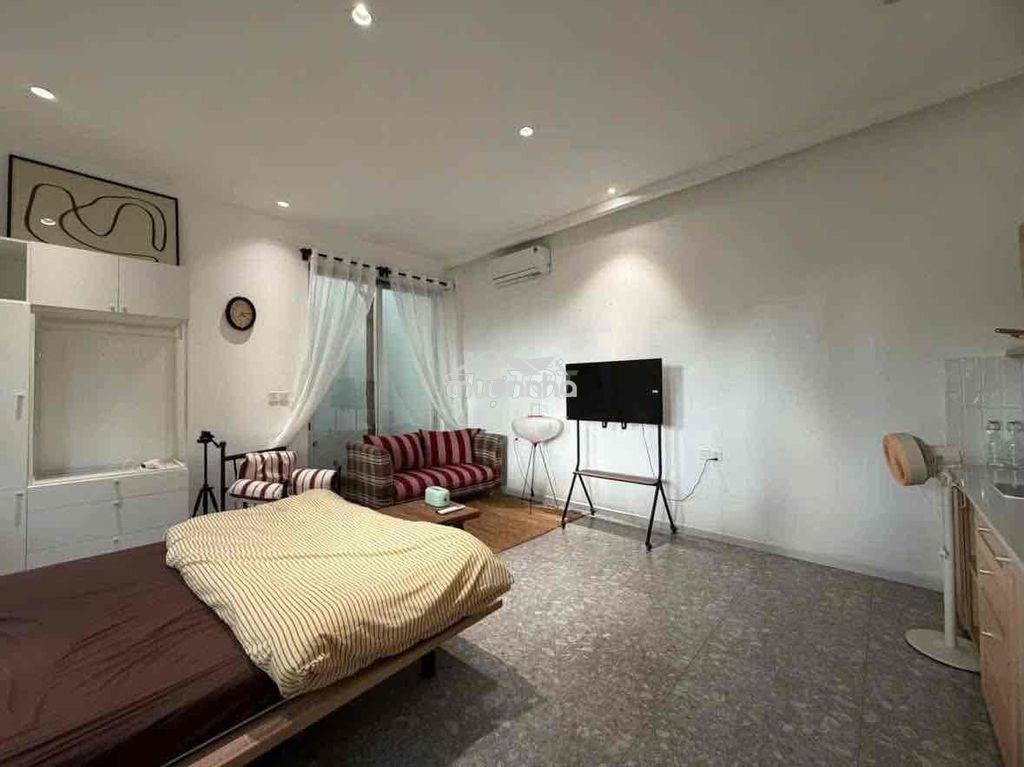 Phòng siu to thang máy lên tận phòng ngay mặt tiền đường có ưu đãi xịn - Ảnh 3