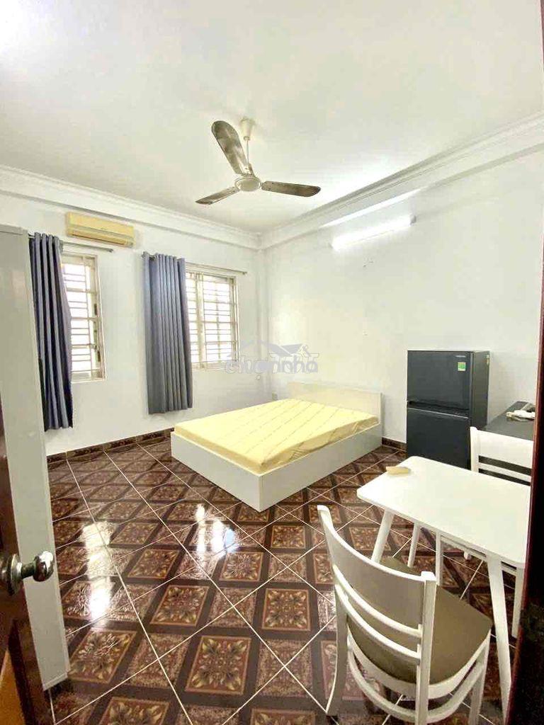 Cho thuê studio full nội thất – cửa sổ lớn thoáng mát – phạm hùng
