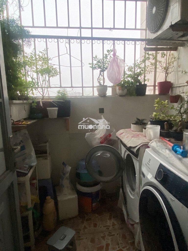 65m2(2pn) c/c 312 lạc long quân giá chỉ 3,4 tỷ.