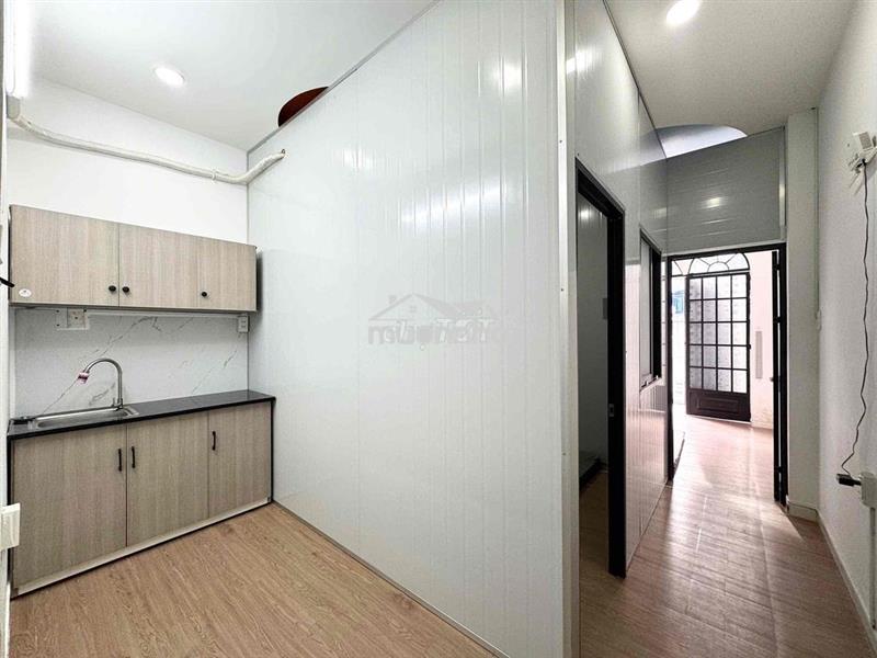 Cho thuê 2pn ban công ngay sư vạn hạnh quận 10