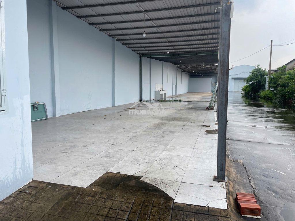 Cho thuê xưởng 1700m2, thđ, giá 100tr, có sẵn 3pha - 2