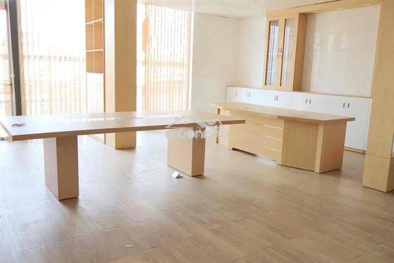 Cho thuê toà nhà 10x20m kc 3,5tấm giá 50trieu/th có hầm xe , thang máy