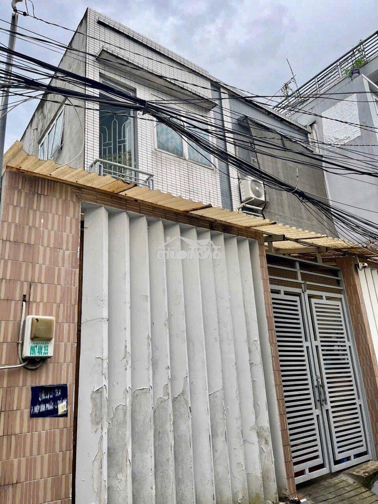 Nhà trệt lầu hẻm xe hơi quốc lộ 13 gần khu hồng long 40m 6 triệu/tháng