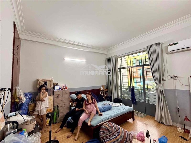 Pass phòng ban công đầy đủ tiện nghi ngay trần hưng đạo quận.5