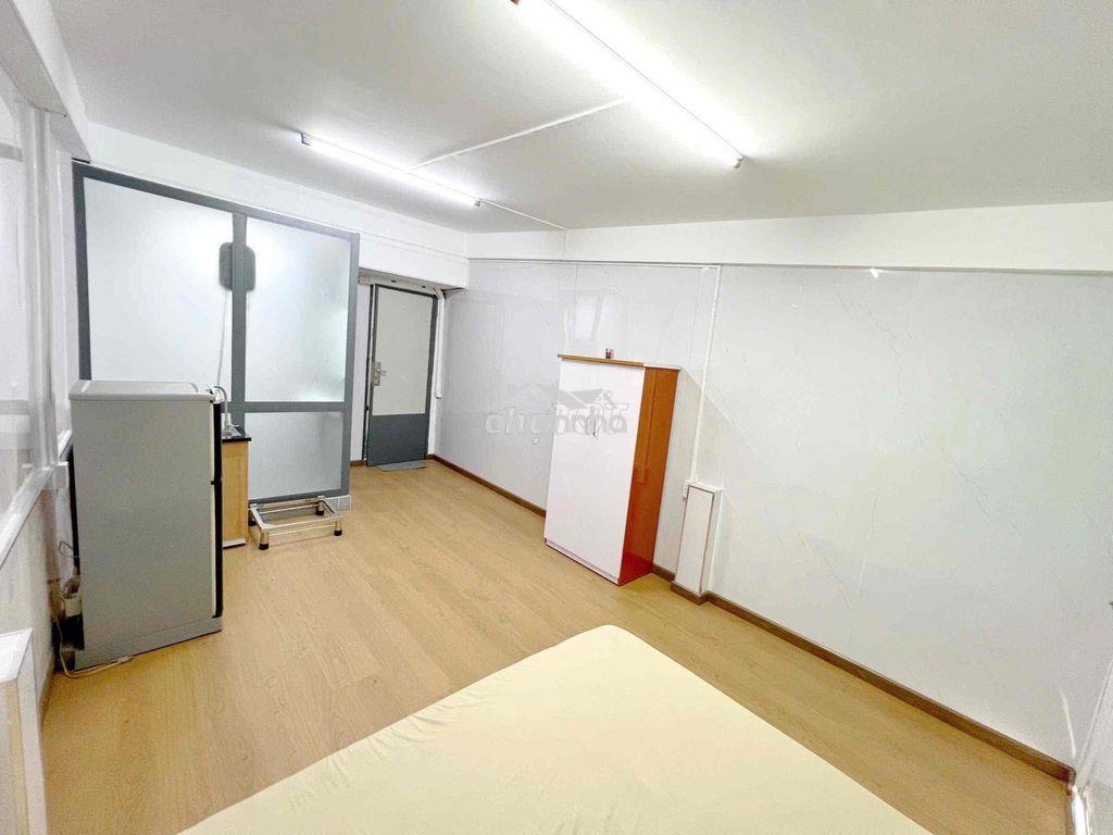Phòng ban công 27m2 - full nội thất , gần ga t3 , hoàng hoa thám - Ảnh 2