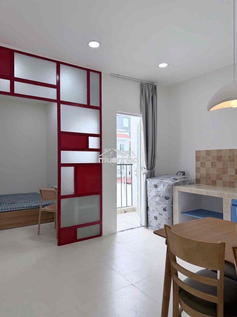 Studio ban công gần hàng xanh - Ảnh 2