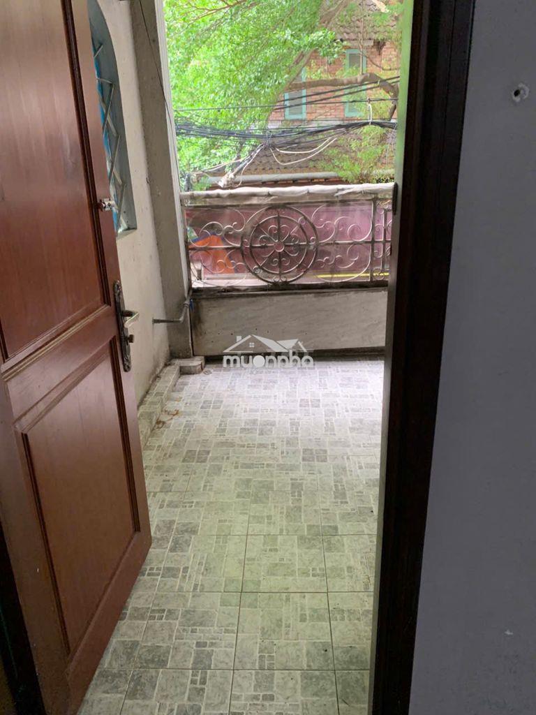 Chính chủ cho thuê phòng có ban công rộng rãi - Ảnh 2