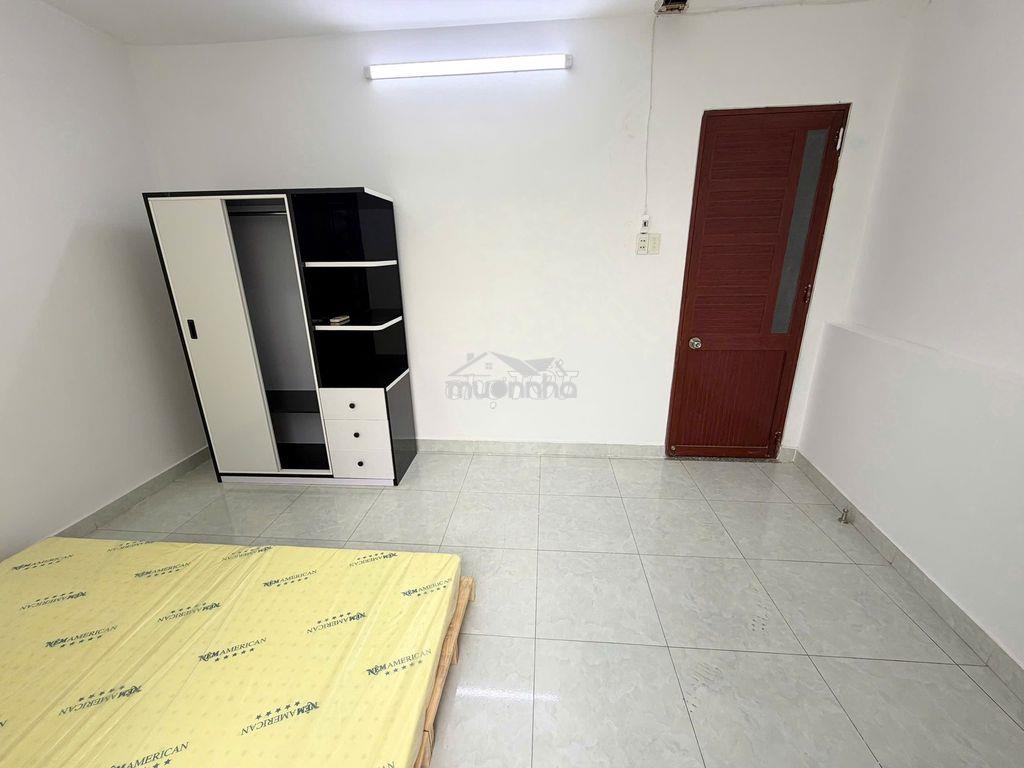 Nhà mới đẹp, ban công thông thoáng, bếp tách riêng biệt - Ảnh 3