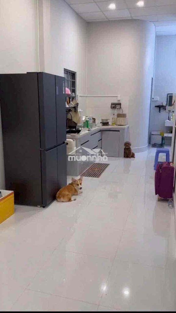 Cho thuê nhà nguyên căn 160m2, mặt tiền đông thành