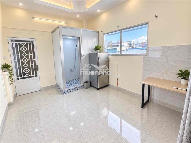 Phòng mới sơn sữa toilet mới 100% vào ở ngay