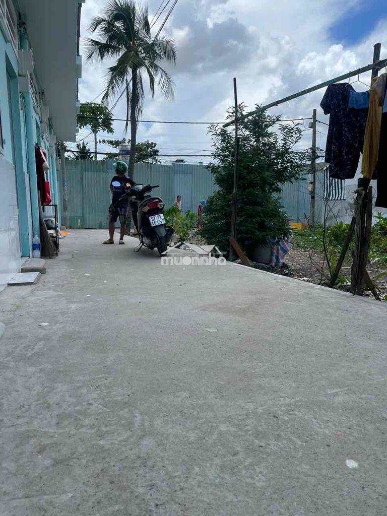 Nhà  trống mua về dọn về ở ngay