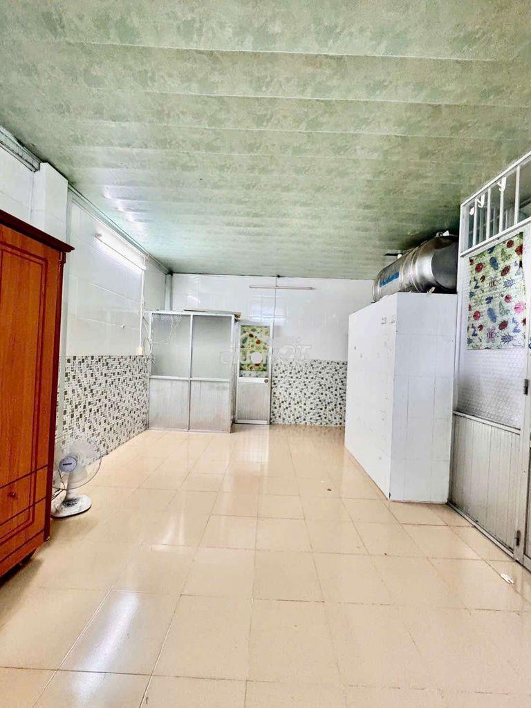 Nhà 3 tầng  - 4