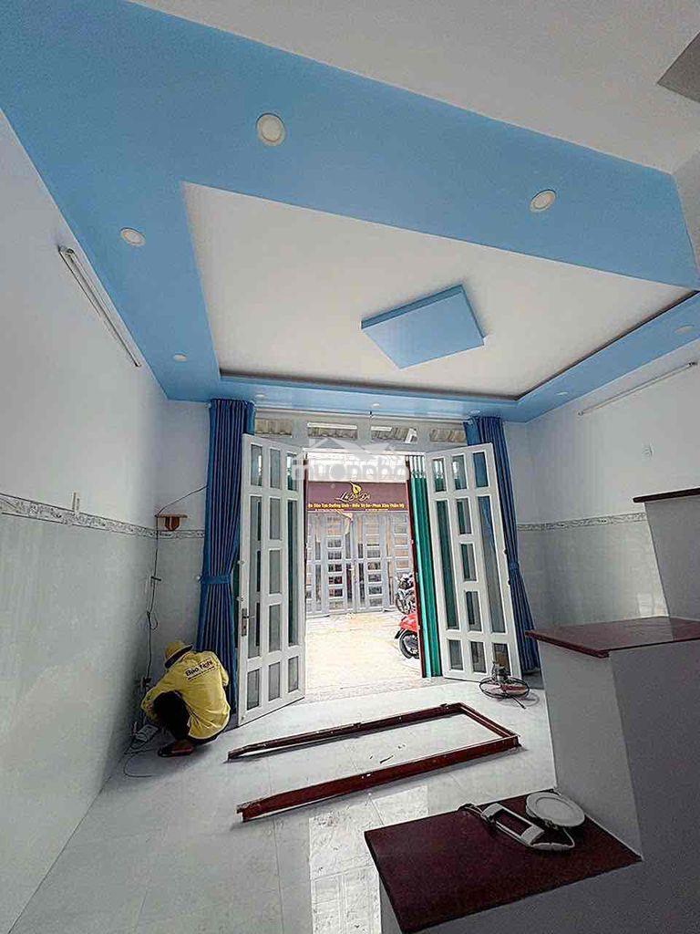 Nhà mới sơn sửa 2pn đường oto sát tô ngọc vân thủ đức