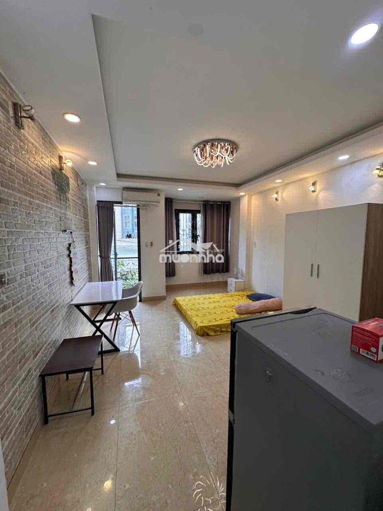 Studio ban công sẵn phòng xông hơi ngay ngã tư hàng xanh - full nội th