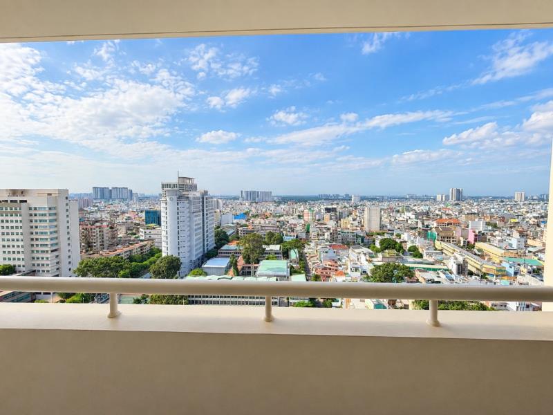 Bán gấp căn hộ hùng vương plaza, quận 5 (lầu cao - view đẹp), 3pn - 3wc, sổ hồng riêng