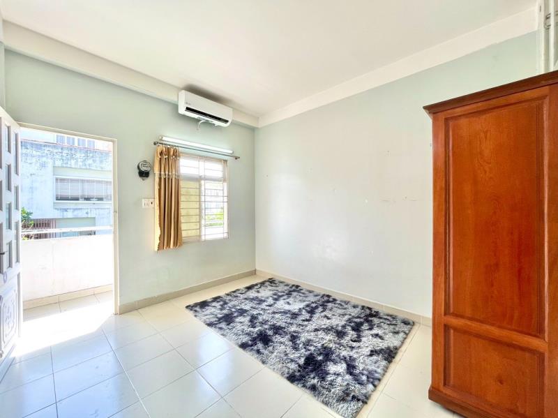 Phòng ban công thoáng an ninh gần etown cộng hoà