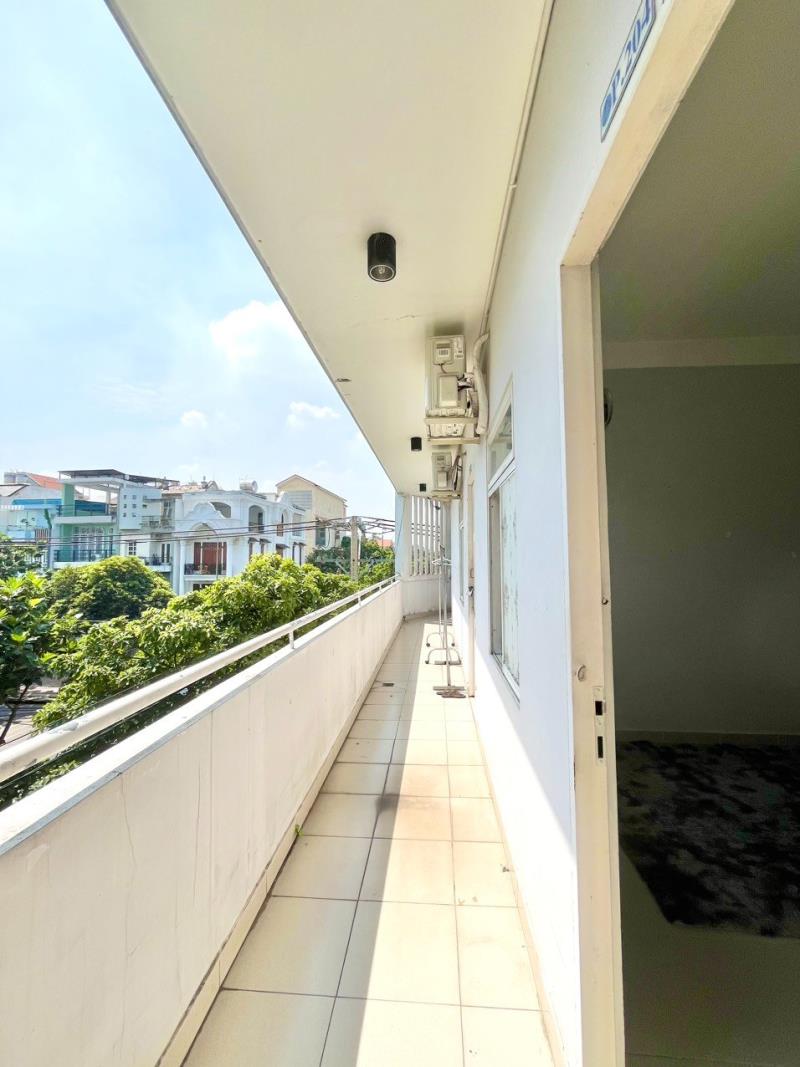 Phòng ban công thoáng an ninh gần etown cộng hòa - Ảnh 3