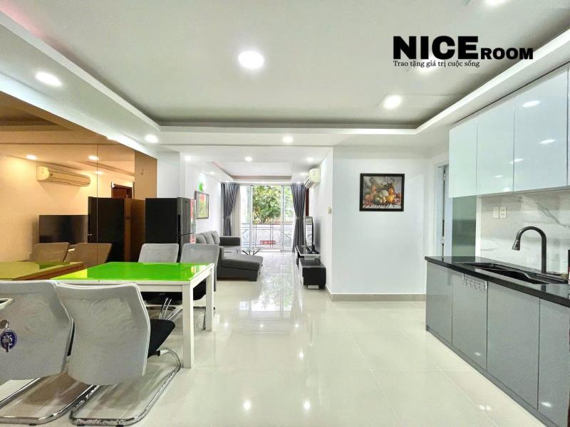 Phòng ban công view quận 2 - đối diện landmark 81, quận 1 - thang máy - hầm xe - máy giặt riêng