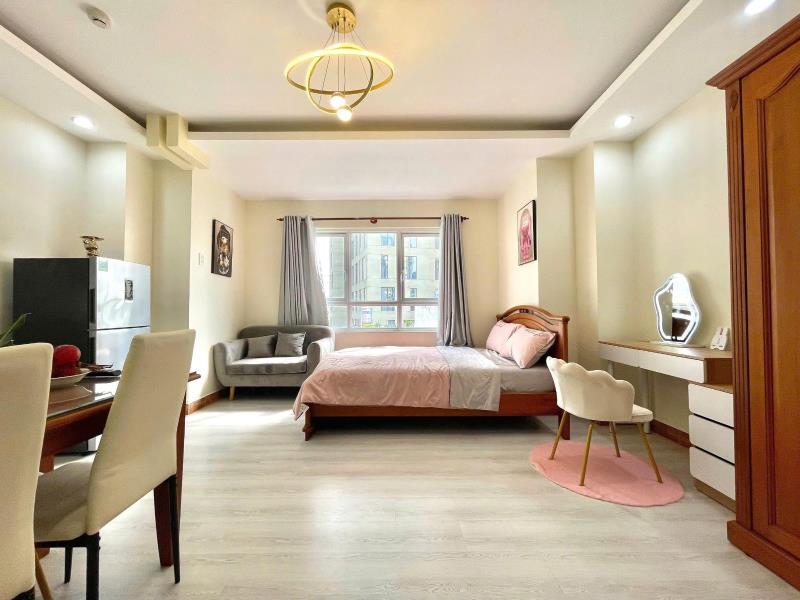 Cho thuê căn hộ có cửa sổ kính lớn thoáng full nội thất gỗ đường nguyễn cửu vân quận bình thạnh, sát quận 1 - Ảnh 2