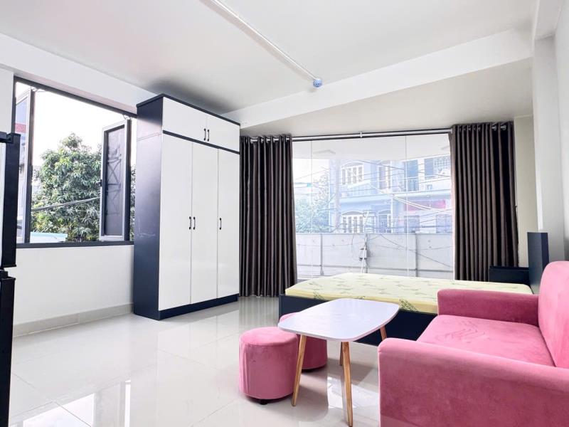 Cho thuê căn hộ có ban công và cửa sổ kính lớn thoáng mát full nội thất đường ngô đức kế quận bình thạnh, sát quận 1