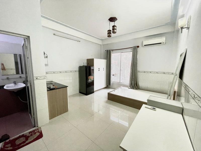 Phòng đẹp cửa sổ lớn chỉ 5.x ngay phạm văn đồng - nguyễn xí - nơ trang long