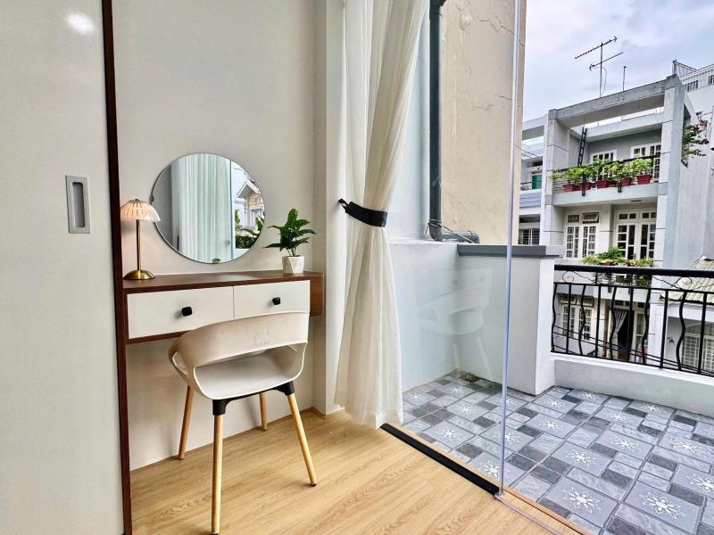Cho thuê căn hộ có ban công lớn bếp riêng full nội thất nguyễn kiệm gần sân bay tiện qua quận 1 , bt - Ảnh 2