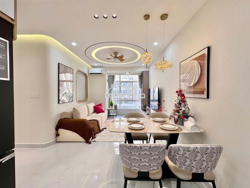Cần bán căn hộ sky garden, nhà đẹp, mới 100%, có sẵn hđt 32tr/ tháng