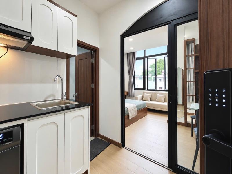 Căn hộ 1 phòng ngủ ngay mặt tiền lê đức thọ full nội thất cửa sổ trời