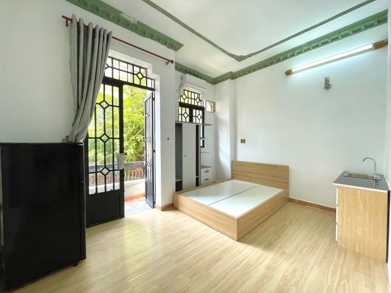 Cho thuê căn hộ ban công full nội thất giờ giấc tự do ngay etown cộng hoà 