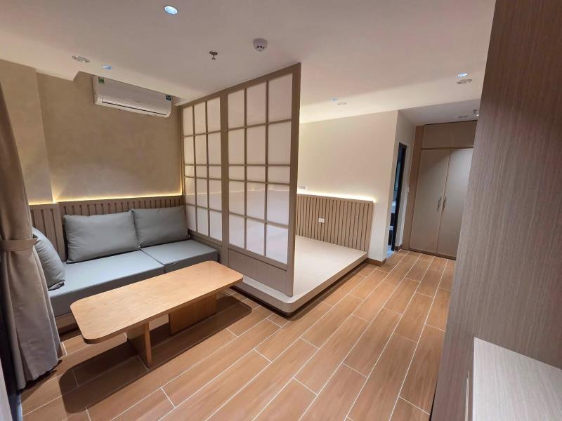 Cho thuê phòng - 30m2 thiết kế hiện đại tone gỗ full nội thất - ngay tại phan đăng lưu, phú nhuận gần chợ phú nhuận và giáp với quận 1, bình thạnh - Ảnh 2