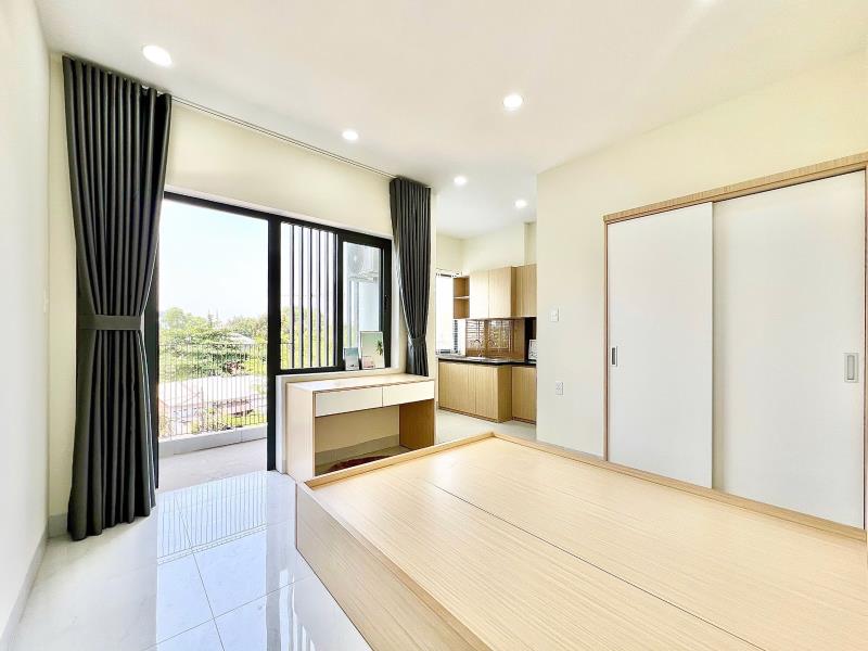 Cho thuê phòng ban công mới xây - gần emart phan huy ích