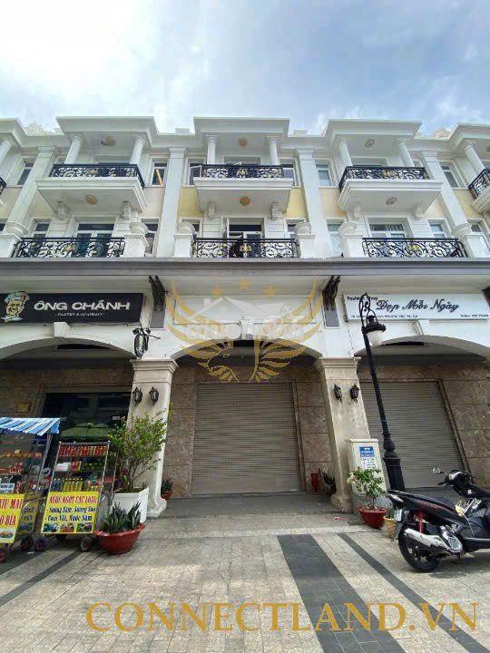 Phòng full nt trống sẵn gần bxq8