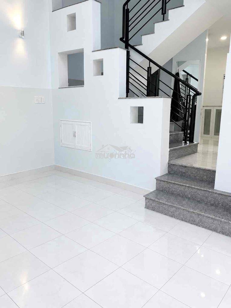Cho thuê nhà sát lote trệt 2 lầu st-5 phòng ngủ .-12 tr/tháng-q7