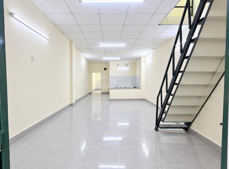 Cho thuê nhà đẹp, có phòng đường trần xuân soạn, chỉ 9,5tr