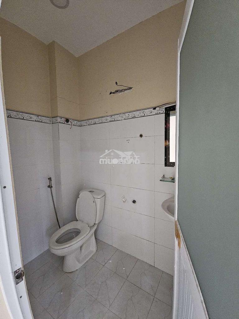 Nhà kiên cố 3 lầu sau lưng căn mặt tiền - Ảnh 3