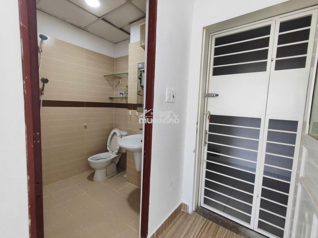 Chung cư lê thị riêng thang máy60m2 căn góc - Ảnh 2