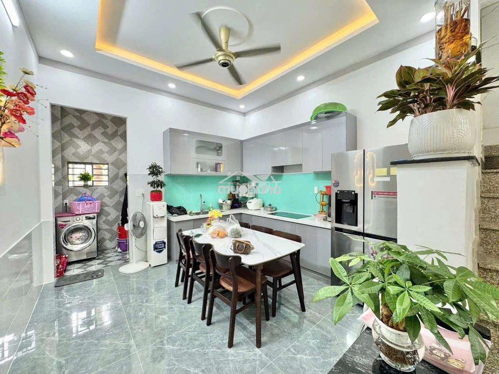 Nhà đẹp mới, full nội thất, trệt, 2 lầu, 4pn, 5wc, đường xe tải - Ảnh 3