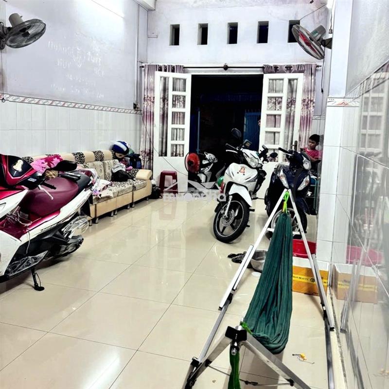 Nhà 2 tầng hẻm xe hơi có sân rộng, ở tân tạo, bình tân, dt 83m²