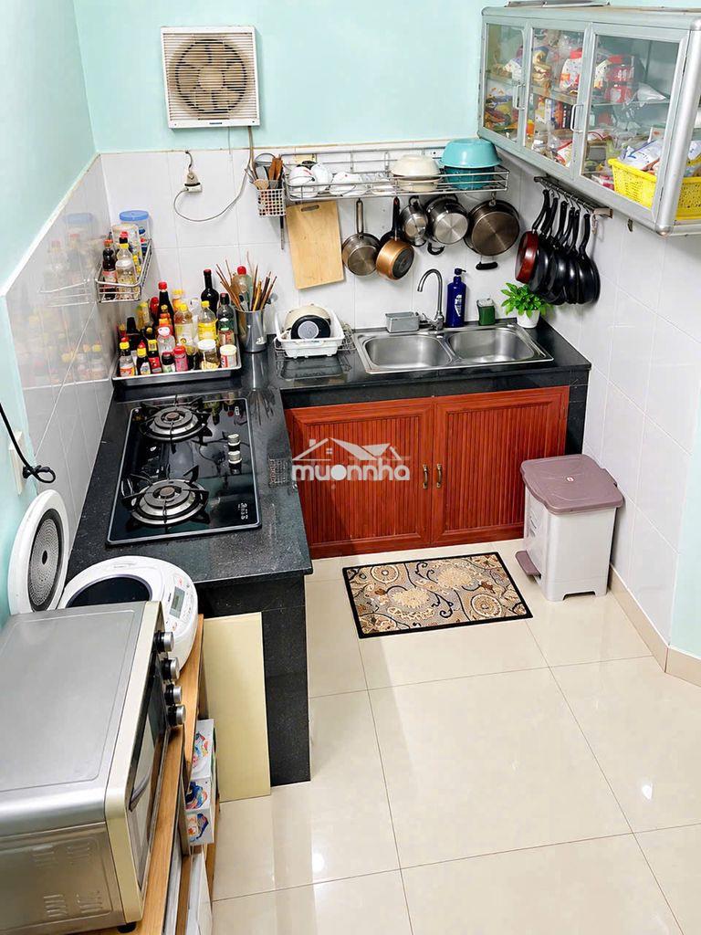 Gấp bán 5.5 tỷ giảm về 4.99 tỷ - bán nhanh nhà 2 tầng hẻm đẹp giáp q.1 - Ảnh 2